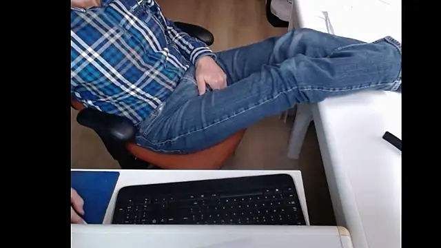 Snapshot of dutchpornking chatting on 02-09-25, 12:52 dutchpornking online show from 02-09-25, 12:52