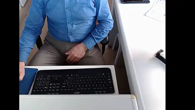 Snapshot of dutchpornking chatting on 11-17-25, 07:47 dutchpornking online show from 11-17-25, 07:47