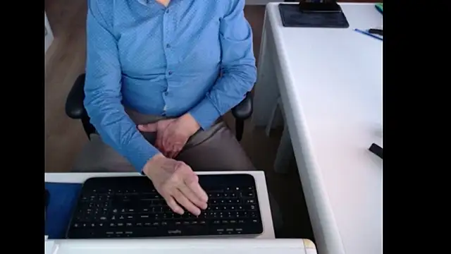 Snapshot of dutchpornking chatting on 11-27-25, 07:54 dutchpornking online show from 11-27-25, 07:54