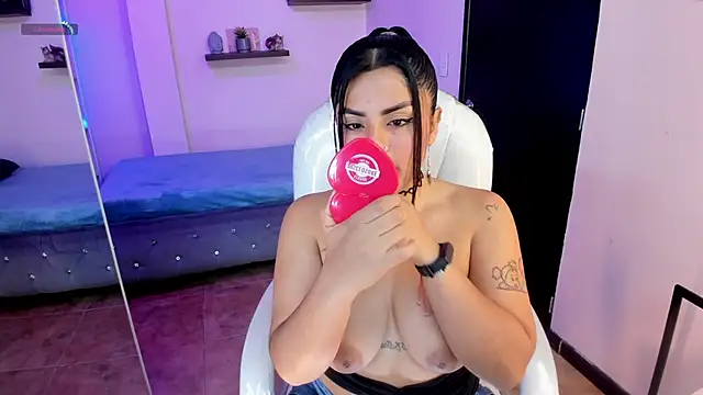 Snapshot of Catalinaa_martinez chatting on 12-04-24, 11:13 Catalinaa martinez online show from 12-04-24, 11:13
