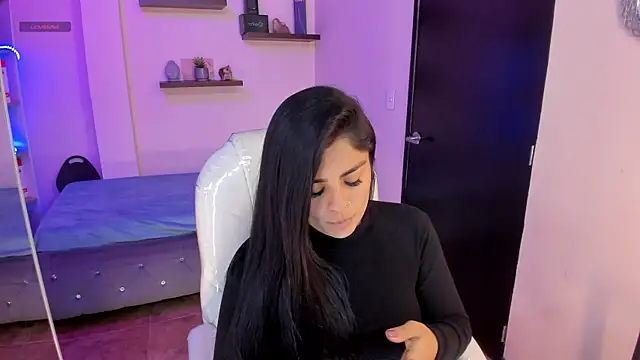 Snapshot of Catalinaa_martinez chatting on 12-17-24, 08:54 Catalinaa martinez online show from 12-17-24, 08:54