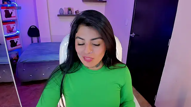 Snapshot of Catalinaa_martinez chatting on 12-30-24, 12:00 Catalinaa martinez online show from 12-30-24, 12:00