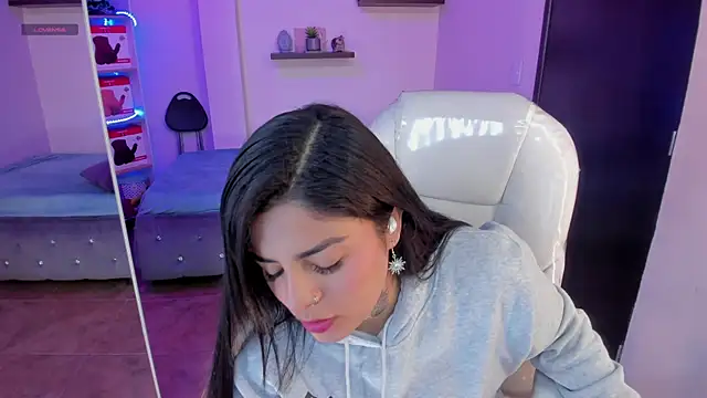 Snapshot of Catalinaa_martinez chatting on 12-30-24, 06:16 Catalinaa martinez online show from 12-30-24, 06:16