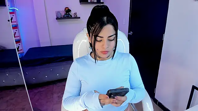 Snapshot of Catalinaa_martinez chatting on 02-07-25, 08:10 Catalinaa martinez online show from 02-07-25, 08:10