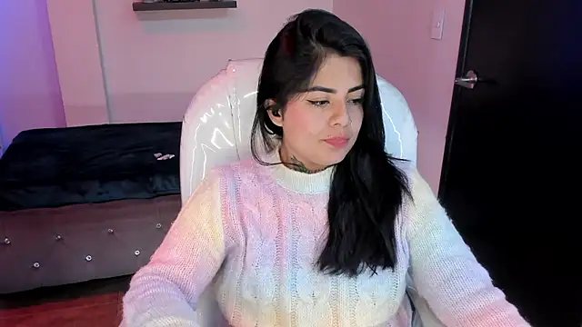 Snapshot of Catalinaa_martinez chatting on 02-25-25, 09:13 Catalinaa martinez online show from 02-25-25, 09:13