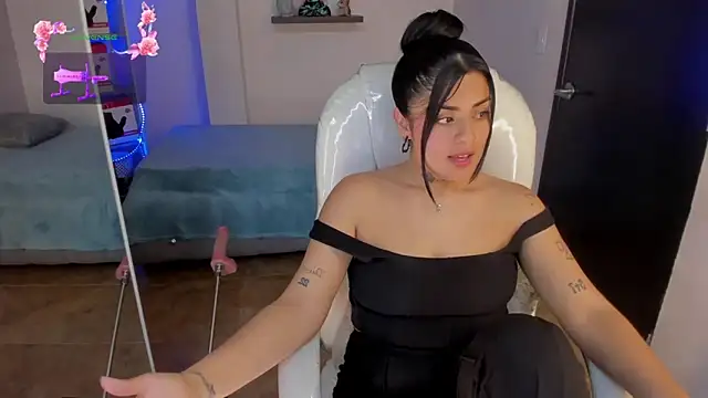 Snapshot of Catalinaa_martinez chatting on 03-09-25, 12:42 Catalinaa martinez online show from 03-09-25, 12:42