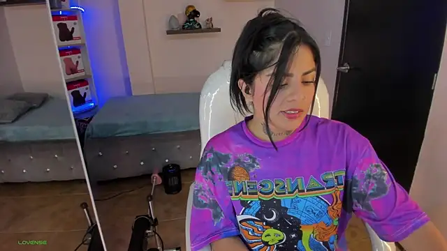 Snapshot of Catalinaa_martinez chatting on 03-21-25, 08:08 Catalinaa martinez online show from 03-21-25, 08:08