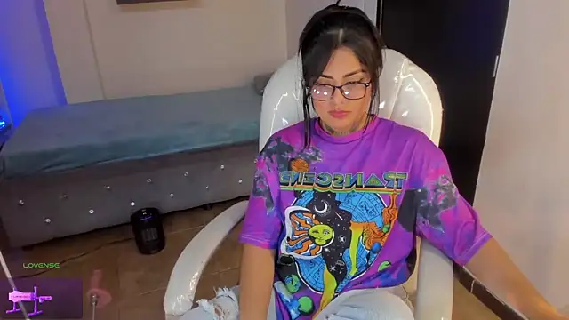 Snapshot of Catalinaa_martinez chatting on 03-21-25, 11:12 Catalinaa martinez online show from 03-21-25, 11:12