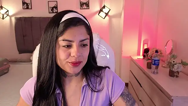 Snapshot of Catalinaa_martinez chatting on 10-11-25, 03:39 Catalinaa martinez online show from 10-11-25, 03:39