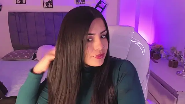 Snapshot of Catalinaa_martinez chatting on 10-17-25, 02:48 Catalinaa martinez online show from 10-17-25, 02:48