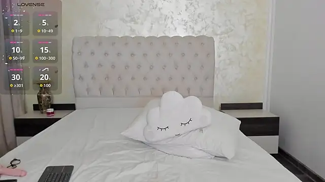 BiancaCruzzz online show from 12-16-25, 05:51