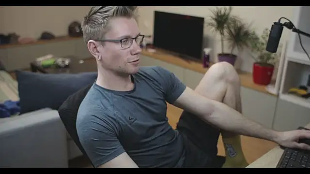 Snapshot of kevin-park chatting on 12-23-24, 02:28 kevin-park online show from 12-23-24, 02:28