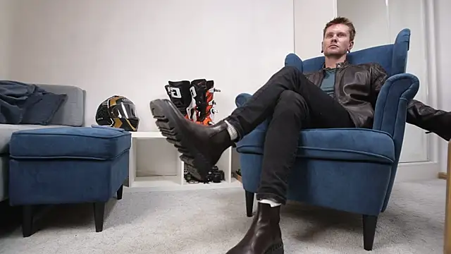 Snapshot of kevin-park chatting on 09-20-25, 02:07 kevin-park online show from 09-20-25, 02:07