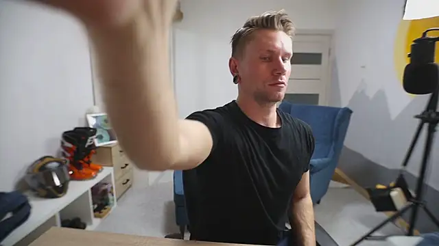 Snapshot of kevin-park chatting on 10-06-25, 12:24 kevin-park online show from 10-06-25, 12:24