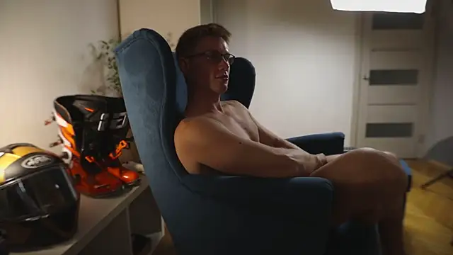 Snapshot of kevin-park chatting on 10-10-25, 10:25 kevin-park online show from 10-10-25, 10:25