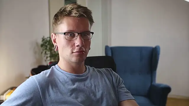 Snapshot of kevin-park chatting on 10-11-25, 11:42 kevin-park online show from 10-11-25, 11:42