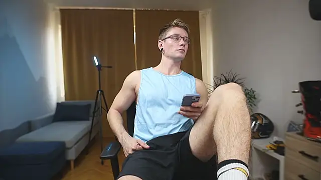 Snapshot of kevin-park chatting on 10-31-25, 11:44 kevin-park online show from 10-31-25, 11:44