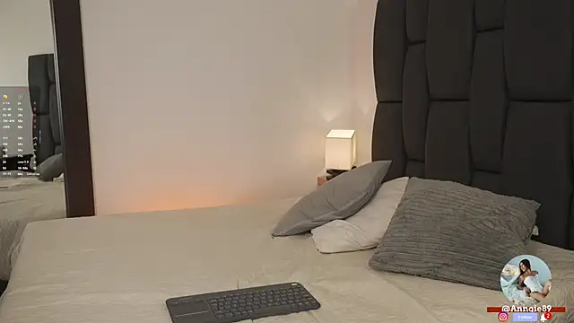 MelisaLopez  online show from 11-08-25, 12:38