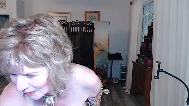 Snapshot of SindeeDix chatting on 05-02-26, 12:43 SindeeDix online show from 05-02-26, 12:43