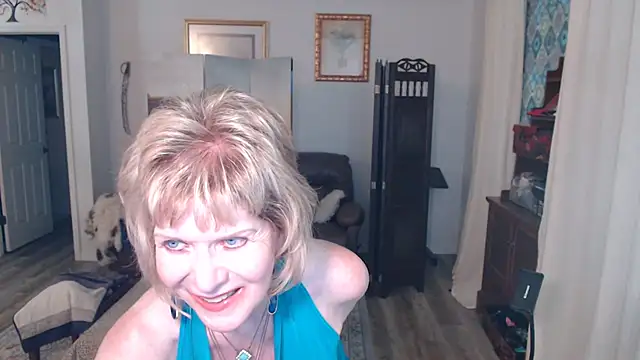 Snapshot of SindeeDix chatting on 05-30-26, 12:02 SindeeDix online show from 05-30-26, 12:02
