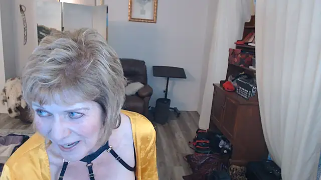 Snapshot of SindeeDix chatting on 07-10-26, 11:07 SindeeDix online show from 07-10-26, 11:07