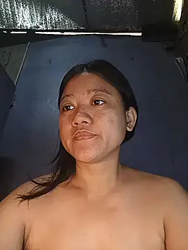 Snapshot of Urchanel chatting on 11-13-25, 11:58 Urchanel online show from 11-13-25, 11:58