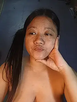 Snapshot of Urchanel chatting on 11-14-25, 12:15 Urchanel online show from 11-14-25, 12:15