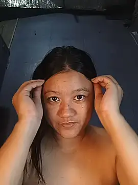 Snapshot of Urchanel chatting on 11-15-25, 12:23 Urchanel online show from 11-15-25, 12:23