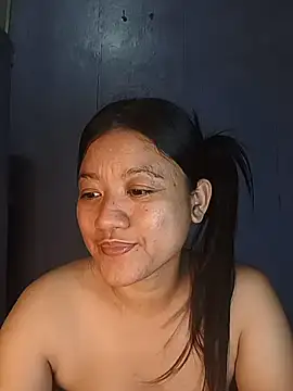 Snapshot of Urchanel chatting on 12-14-25, 12:32 Urchanel online show from 12-14-25, 12:32