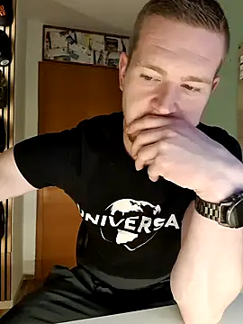 Snapshot of Playbunniboy chatting on 12-05-24, 03:17 Playbunniboy online show from 12-05-24, 03:17