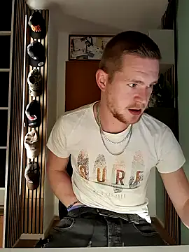 Snapshot of Playbunniboy chatting on 12-11-24, 04:53 Playbunniboy online show from 12-11-24, 04:53