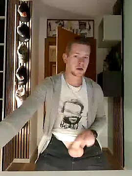 Snapshot of Playbunniboy chatting on 12-19-24, 05:08 Playbunniboy online show from 12-19-24, 05:08