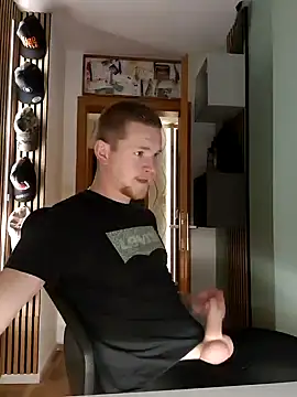 Snapshot of Playbunniboy chatting on 01-06-25, 04:34 Playbunniboy online show from 01-06-25, 04:34