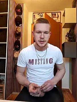 Snapshot of Playbunniboy chatting on 02-05-25, 03:31 Playbunniboy online show from 02-05-25, 03:31