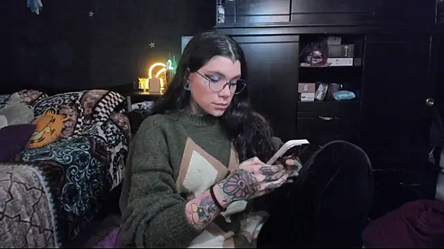 Snapshot of Lilmarieee chatting on 02-21-25, 10:26 Lilmarieee online show from 02-21-25, 10:26