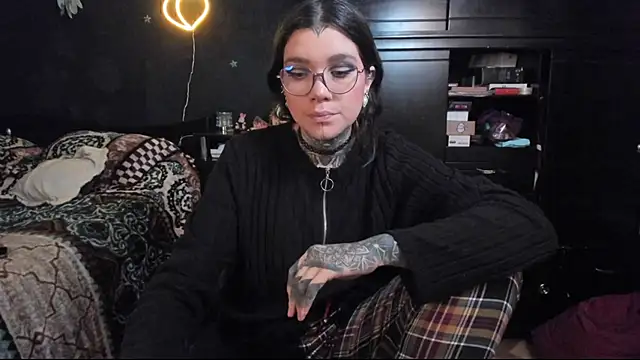 Snapshot of Lilmarieee chatting on 03-14-25, 10:38 Lilmarieee online show from 03-14-25, 10:38