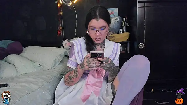 Snapshot of Lilmarieee chatting on 10-15-25, 09:15 Lilmarieee online show from 10-15-25, 09:15