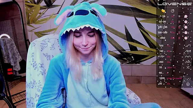 Snapshot of fleximona chatting on 10-19-25, 08:37 fleximona online show from 10-19-25, 08:37