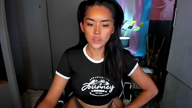 QuiinMollyXxX online show from 04-26-26, 01:58