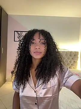 Snapshot of mariam_hill chatting on 12-20-24, 02:16 mariam hill online show from 12-20-24, 02:16