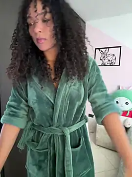 Snapshot of mariam_hill chatting on 12-28-24, 02:42 mariam hill online show from 12-28-24, 02:42