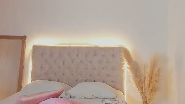 Snapshot of mariam_hill chatting on 09-17-25, 10:00 mariam hill online show from 09-17-25, 10:00