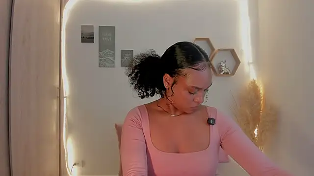 Snapshot of mariam_hill chatting on 06-12-26, 12:53 mariam hill online show from 06-12-26, 12:53