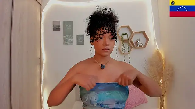 Snapshot of mariam_hill chatting on 06-30-26, 05:36 mariam hill online show from 06-30-26, 05:36