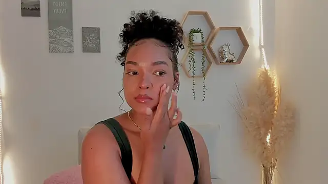 Snapshot of mariam_hill chatting on 07-06-26, 10:56 mariam hill online show from 07-06-26, 10:56