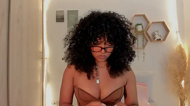 Snapshot of mariam_hill chatting on 07-11-26, 07:05 mariam hill online show from 07-11-26, 07:05