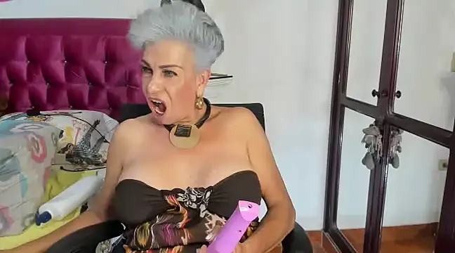 Snapshot of ArianaGoldd chatting on 12-05-24, 12:08 ArianaGoldd online show from 12-05-24, 12:08