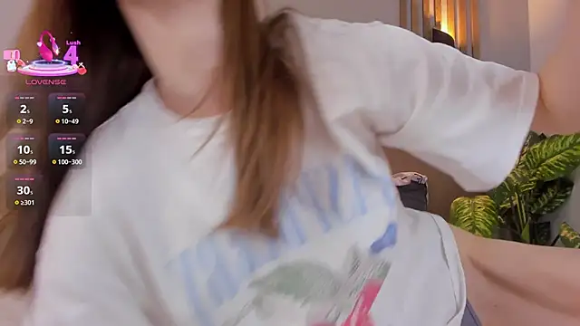 Snapshot of Kira_Quinn chatting on 10-29-25, 06:59 Kira Quinn online show from 10-29-25, 06:59