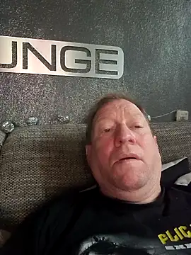 Snapshot of tomtom111111 chatting on 10-29-25, 07:54 tomtom111111 online show from 10-29-25, 07:54