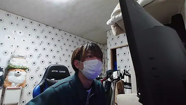 Snapshot of pychan chatting on 02-26-25, 12:58 pychan online show from 02-26-25, 12:58